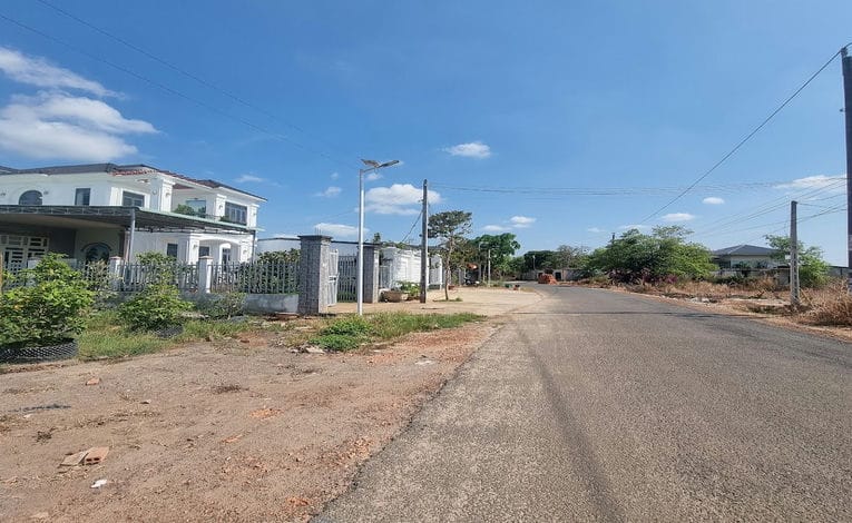 Chủ bán lỗ đất góc 2 mặt tiền 3.575m2 (65x55m) giá lỗ