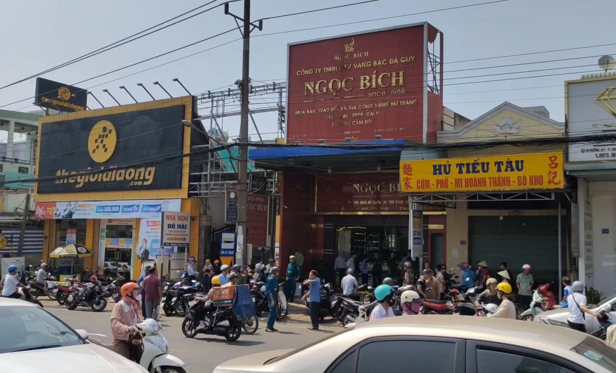Nam sinh cấp 3 cướp tiệm vàng ở Bình Phước