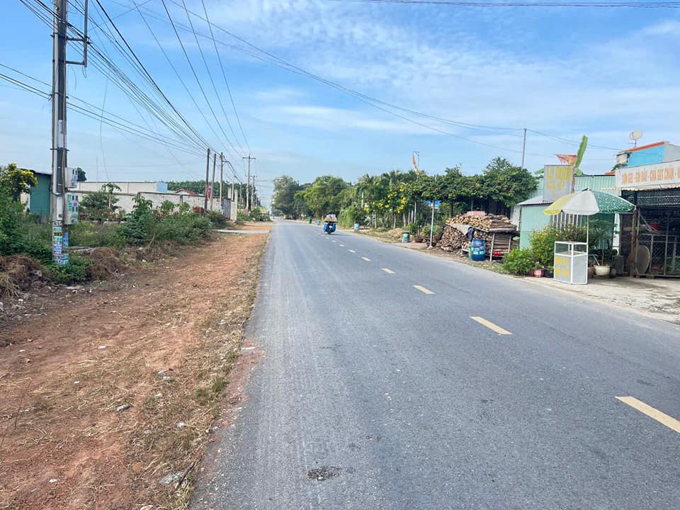 Bán đất thị xã, đường 18m, dân đông sat chợ giá 250 triệu