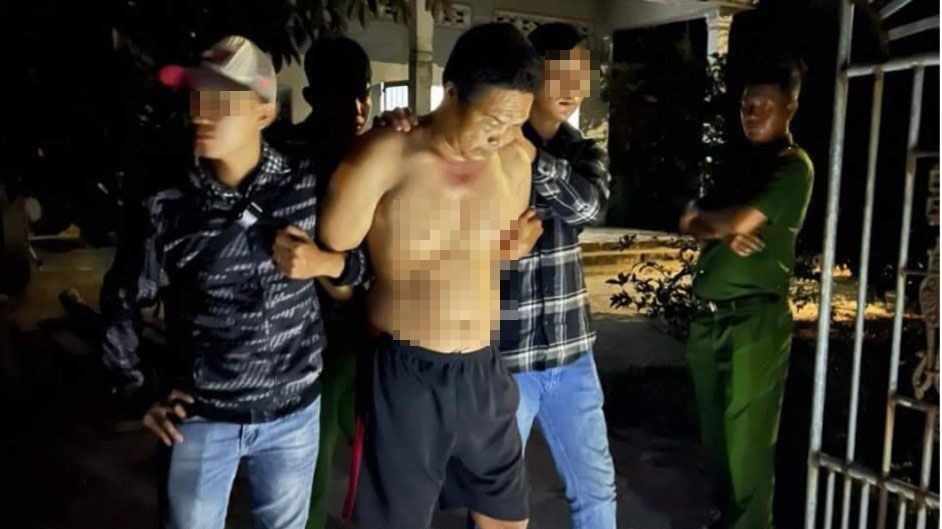 Mang rượu sang tận nhà mời nhậu bị từ chối, đánh chủ nhà tử vong