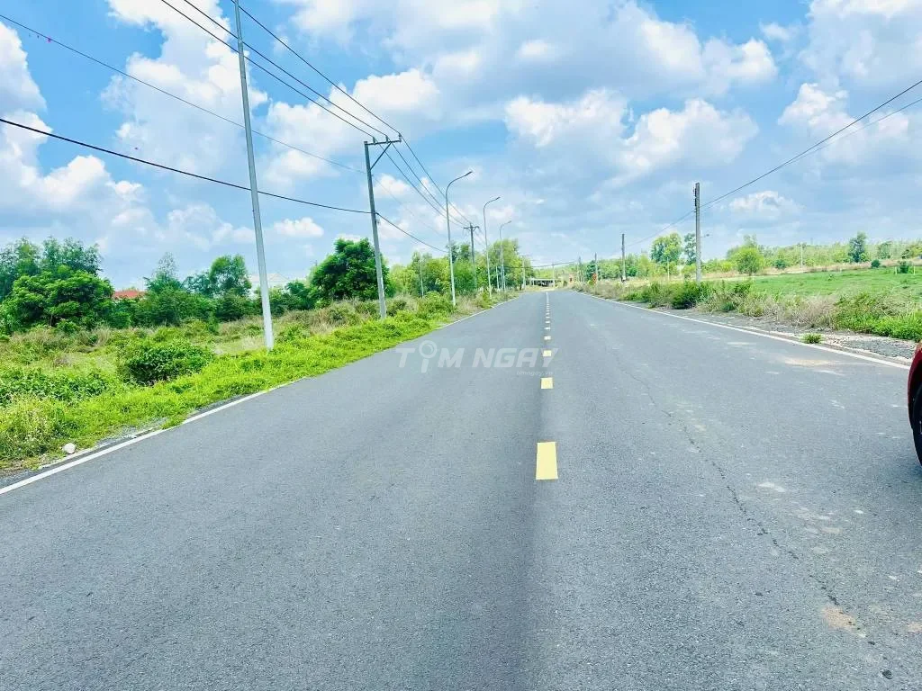 Bán gấp đất Bình Phước, đất vị trí cực đẹp, đường lớn tiện KD