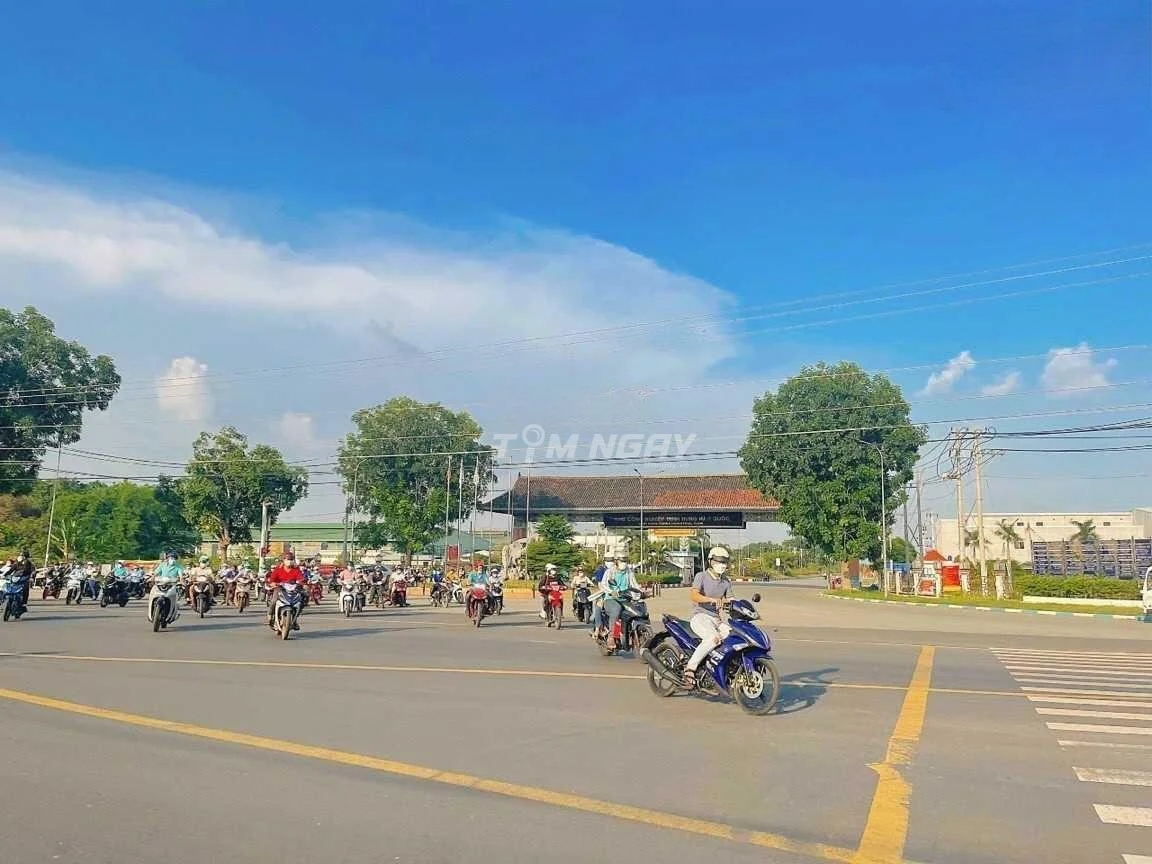 Bán đất Minh Hưng, sẵn thổ cư giá ngộp, cách QL13 chỉ 300m
